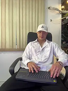 Snapshot of Alexander_ferre chatting on 05-31-26, 12:34 Alexander ferre online show from 05-31-26, 12:34