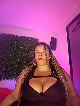 Snapshot of Eva_Luxei chatting on 10-24-25, 12:12 Eva Luxei online show from 10-24-25, 12:12