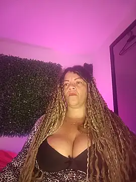 Snapshot of Eva_Luxei chatting on 10-25-25, 06:43 Eva Luxei online show from 10-25-25, 06:43