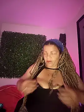 Snapshot of Eva_Luxei chatting on 10-27-25, 12:20 Eva Luxei online show from 10-27-25, 12:20