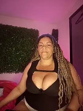 Snapshot of Eva_Luxei chatting on 10-29-25, 04:59 Eva Luxei online show from 10-29-25, 04:59