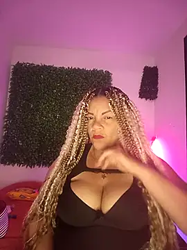 Snapshot of Eva_Luxei chatting on 11-16-25, 08:03 Eva Luxei online show from 11-16-25, 08:03