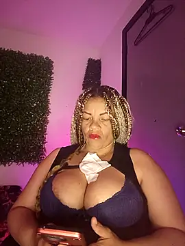 Snapshot of Eva_Luxei chatting on 11-29-25, 05:43 Eva Luxei online show from 11-29-25, 05:43