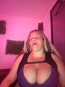 Snapshot of Eva_Luxei chatting on 12-14-25, 08:13 Eva Luxei online show from 12-14-25, 08:13