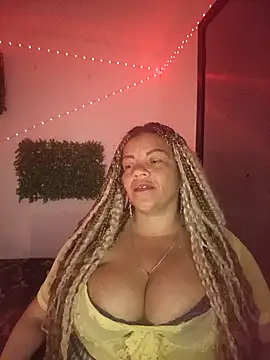 Snapshot of Eva_Luxei chatting on 12-18-25, 05:02 Eva Luxei online show from 12-18-25, 05:02