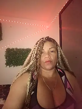 Snapshot of Eva_Luxei chatting on 12-23-25, 04:43 Eva Luxei online show from 12-23-25, 04:43