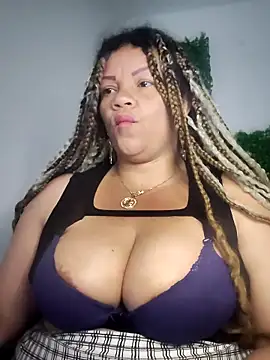 Snapshot of Eva_Luxei chatting on 02-25-26, 06:56 Eva Luxei online show from 02-25-26, 06:56