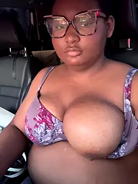 PoppyLuxe online show from 11-18-25, 10:25