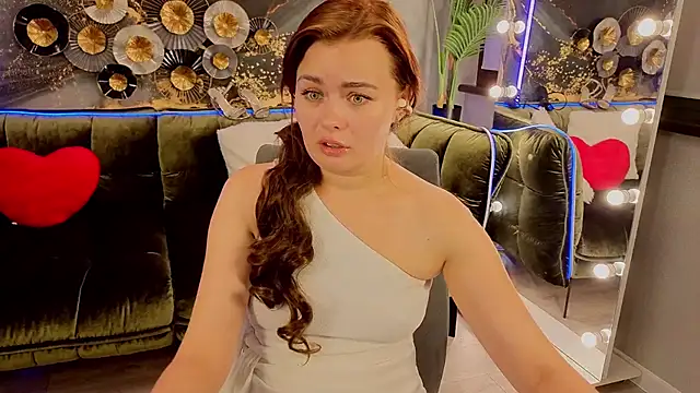 RedDoll  online show from 09-24-25, 10:02