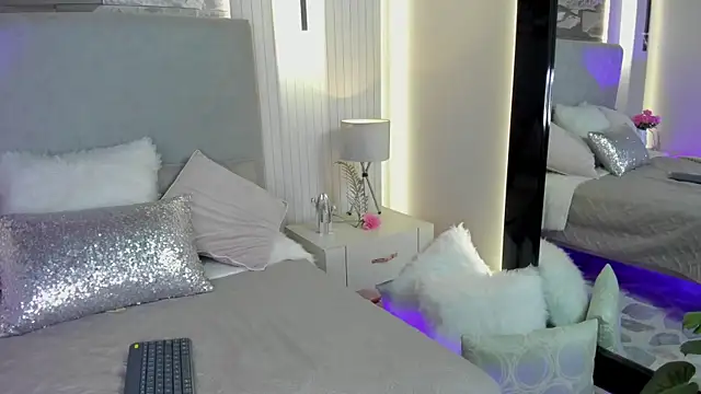 HannahCollyns online show from 10-26-25, 05:19