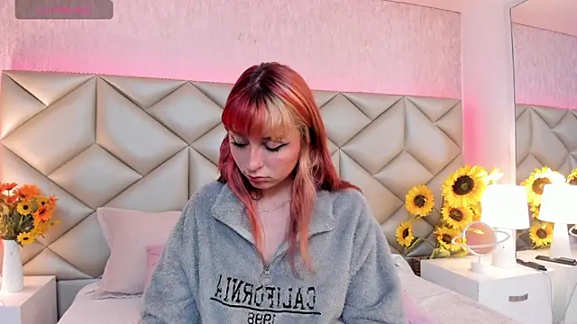 dafnne hall online show from 11-25-25, 04:12