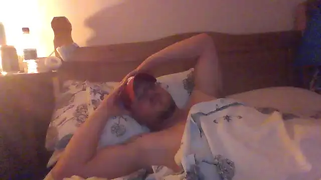 Snapshot of DadbodG chatting on 10-28-25, 11:18 DadbodG online show from 10-28-25, 11:18