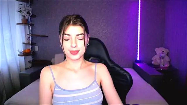 Snapshot of Dianaa_Lee0 chatting on 05-11-26, 02:45 Dianaa Lee0 online show from 05-11-26, 02:45