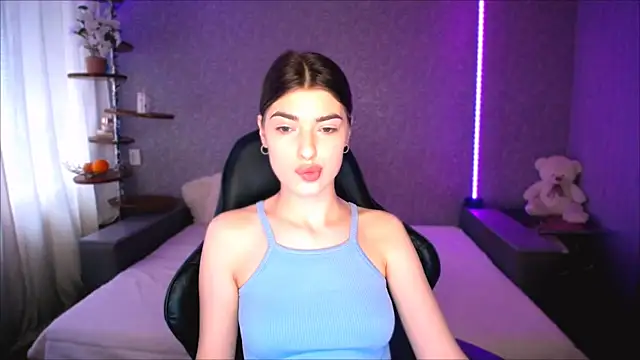 Snapshot of Dianaa_Lee0 chatting on 05-18-26, 01:06 Dianaa Lee0 online show from 05-18-26, 01:06