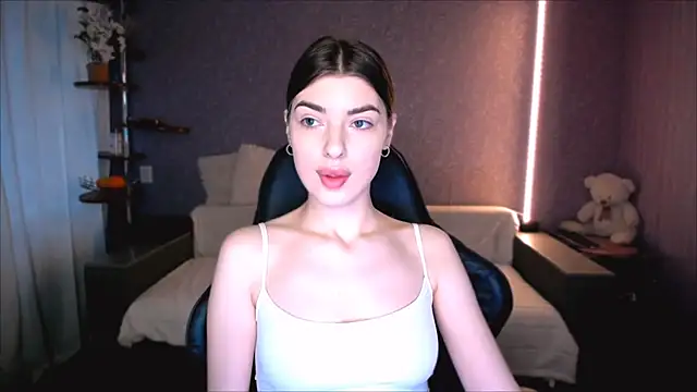 Snapshot of Dianaa_Lee0 chatting on 06-01-26, 01:13 Dianaa Lee0 online show from 06-01-26, 01:13