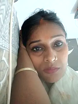 Snapshot of hotshreya69 chatting on 10-26-25, 05:08 hotshreya69 online show from 10-26-25, 05:08