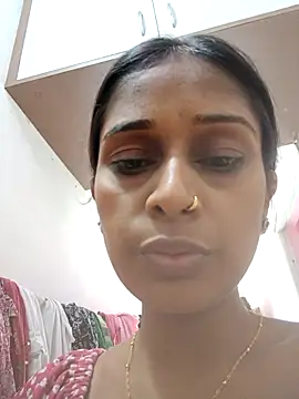 Snapshot of hotshreya69 chatting on 10-28-25, 07:45 hotshreya69 online show from 10-28-25, 07:45