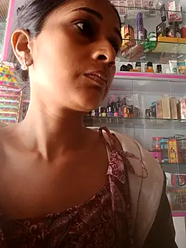 Snapshot of hotshreya69 chatting on 11-15-25, 07:05 hotshreya69 online show from 11-15-25, 07:05