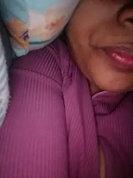 Snapshot of hotshreya69 chatting on 12-03-25, 05:55 hotshreya69 online show from 12-03-25, 05:55