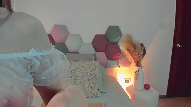 Snapshot of SamantaVee chatting on 11-11-25, 11:43 SamantaVee online show from 11-11-25, 11:43