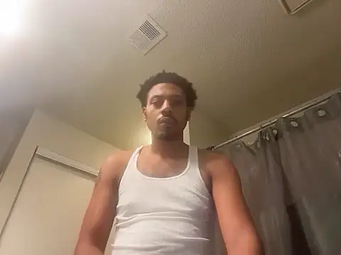 Snapshot of Yungandhungd chatting on 12-14-25, 05:18 Yungandhungd online show from 12-14-25, 05:18