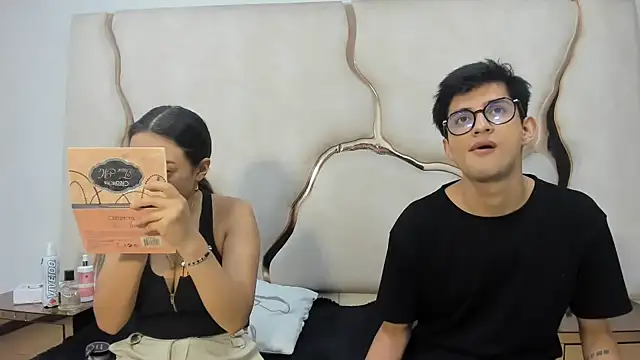 Snapshot of Noa_Arez chatting on 10-17-25, 06:38 Noa Arez online show from 10-17-25, 06:38