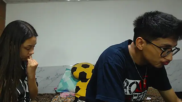 Snapshot of Noa_Arez chatting on 12-22-25, 04:31 Noa Arez online show from 12-22-25, 04:31