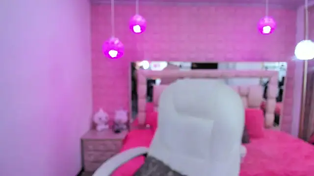  laaura  online show from 07-18-26, 01:04