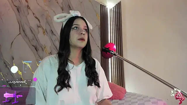 Emmiicute online show from 09-25-25, 10:24