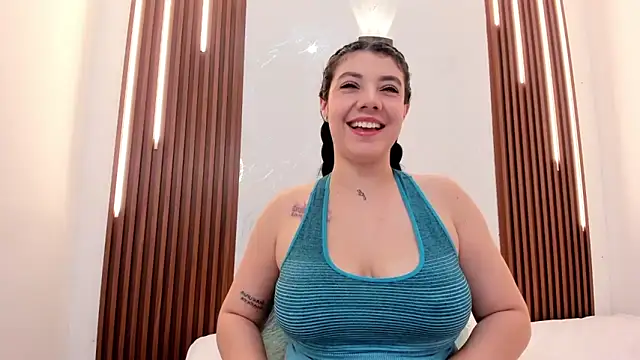 CarolinaMejia online show from 12-16-25, 05:18