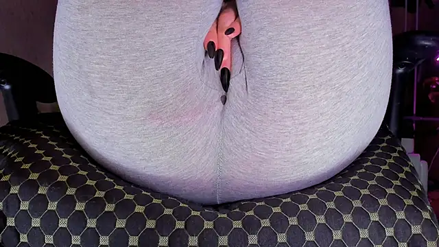 Cameltoe squirt inPants online show from 10-28-25, 11:25