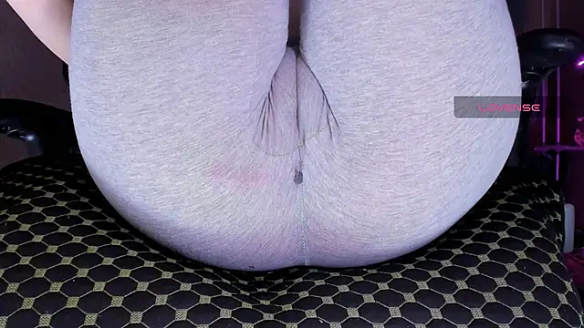 Cameltoe squirt inPants online show from 11-26-25, 02:18