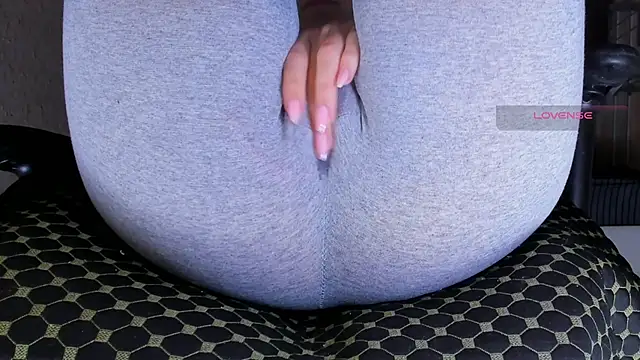 Cameltoe squirt inPants online show from 01-12-26, 07:35