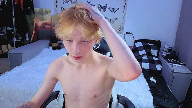 Snapshot of Your_avatar chatting on 11-11-25, 07:58 Your avatar online show from 11-11-25, 07:58