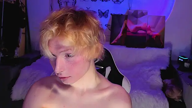 Snapshot of Your_avatar chatting on 11-13-25, 07:35 Your avatar online show from 11-13-25, 07:35