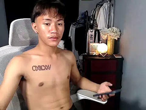 naughtyboyloy 0 online show from 01-08-26, 04:20