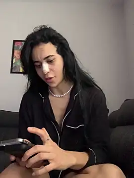 itsyourgirltee online show from 12-05-25, 11:52