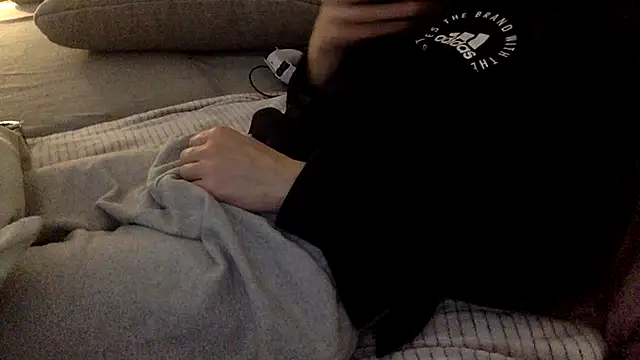 Snapshot of Breezydicksn chatting on 10-31-25, 05:58 Breezydicksn online show from 10-31-25, 05:58