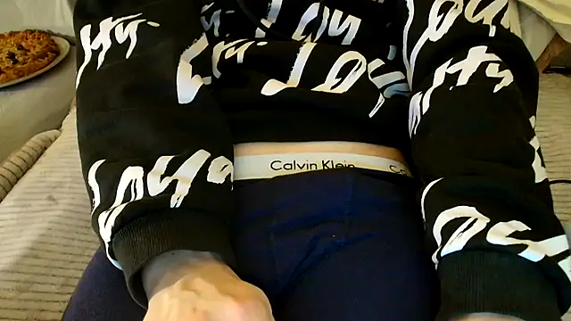 Snapshot of Breezydicksn chatting on 12-01-25, 10:04 Breezydicksn online show from 12-01-25, 10:04