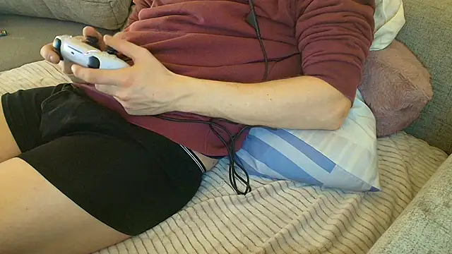 Snapshot of Breezydicksn chatting on 12-04-25, 09:34 Breezydicksn online show from 12-04-25, 09:34