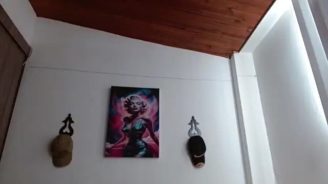 Crystal Star  online show from 04-21-26, 02:56