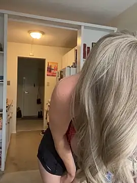 Snapshot of Canada_DD chatting on 12-20-25, 08:16 Canada DD online show from 12-20-25, 08:16