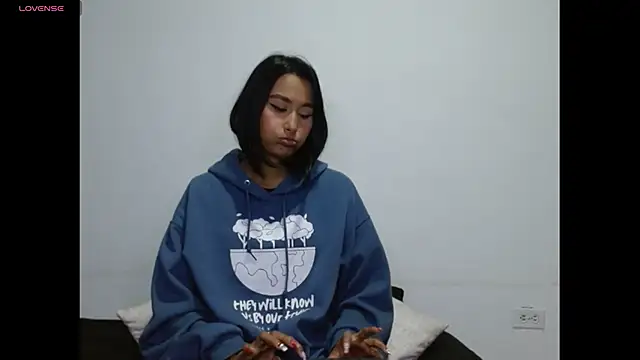 Gia Lee online show from 12-18-25, 04:07