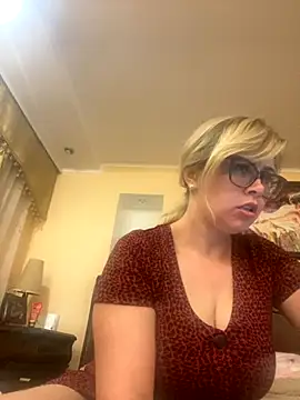 Crystal00Girl online show from 09-27-25, 08:47