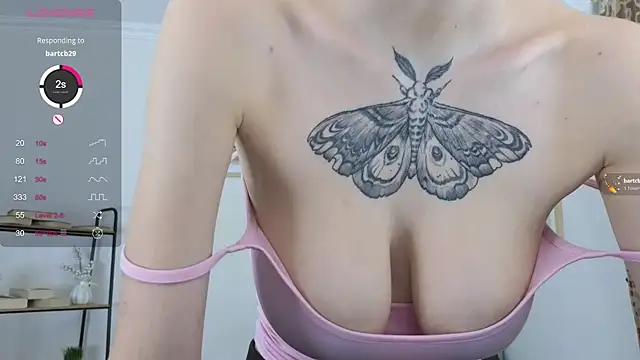 Snapshot of Sonia_Jones chatting on 12-19-25, 04:25 Sonia Jones online show from 12-19-25, 04:25