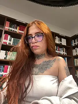 Snapshot of dreamleah_ chatting on 04-29-26, 10:27 dreamleah online show from 04-29-26, 10:27