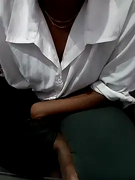 Snapshot of Madam_g88 chatting on 03-18-26, 05:16 Madam g88 online show from 03-18-26, 05:16