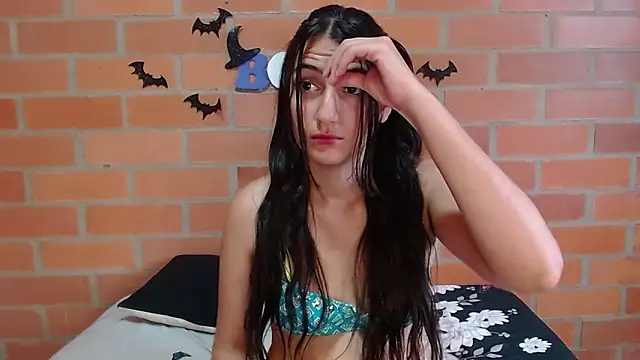 Montserrat Jay online show from 10-25-25, 02:24