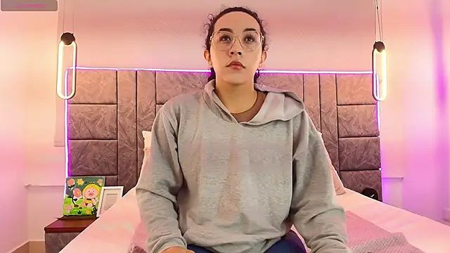 alehia cute online show from 10-17-25, 01:25