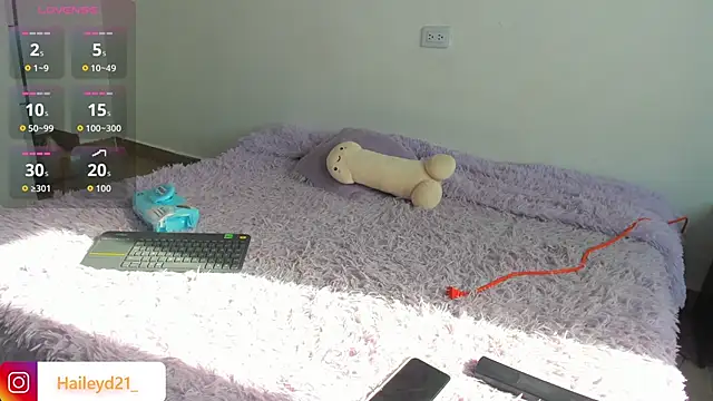 HaileyDuke online show from 12-04-25, 01:20